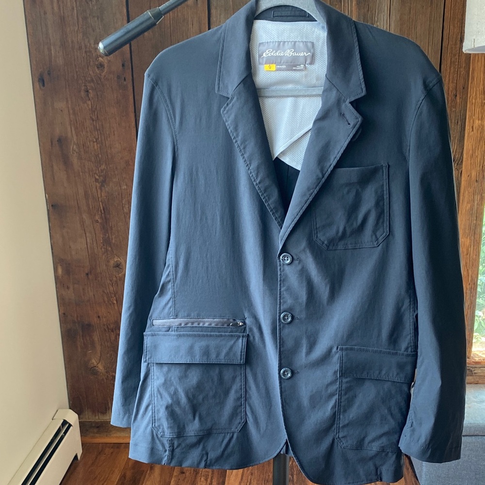 Eddie Bauer Men’s lightweight traveling jacket/blazer size 40 black